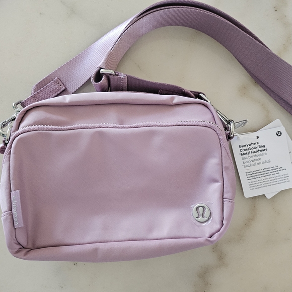 Lululemon Everywhere Crossbody Bag 2L Metal Hardware - Picture 4 of 6